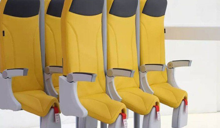 uçakta-ayaklya-yolculuk